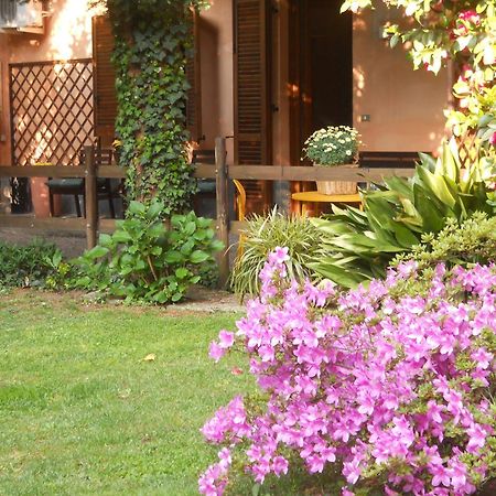 B&B Il Cortile Malpensa Casorate Sempione Bagian luar foto