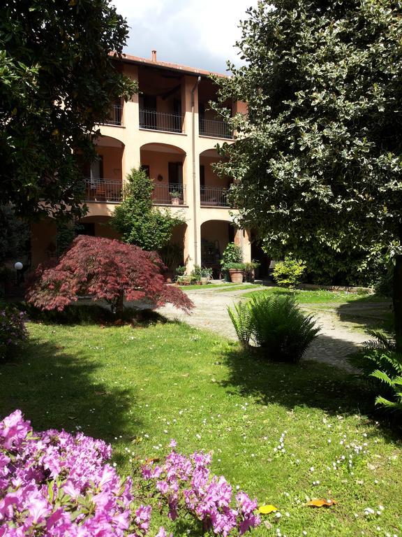 B&B Il Cortile Malpensa Casorate Sempione Bagian luar foto